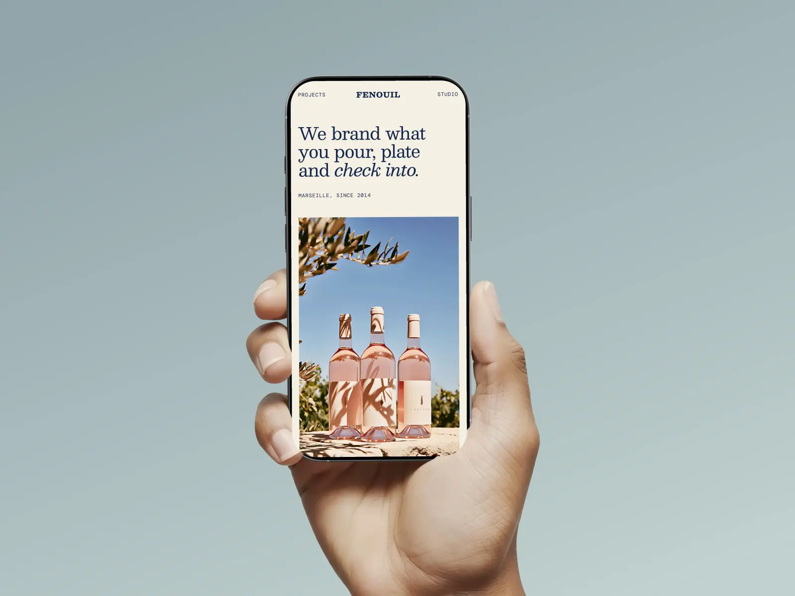 The Fenouil home page on a phone, held in a hand