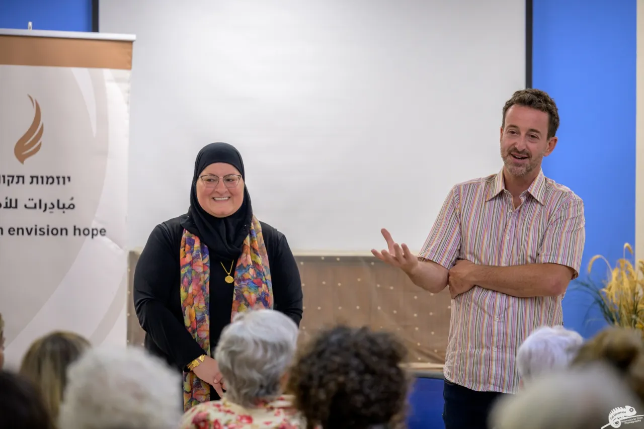 Ghadir Hani and Dror Rubin in Kiryat Tiv'on, the photograph as it was taken
